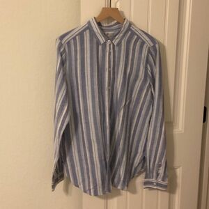 LOFT Men's Casual Blue and White Striped Shirt